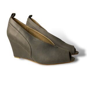 Journee Collection Peep Toe Wedge Booties Sage Green Women’s size 12